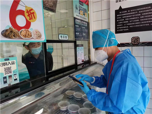“跑”出服务“加速度” 上海市场监管部门助力16451家食品经营企业“开炉灶”