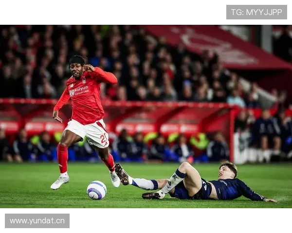 热刺边路主导进攻,中场中路渗透与突破能力尚待提升,影响进攻立体化 热刺边路主导进攻,中场中路渗透与突破能力尚待提升,影响进攻立体化