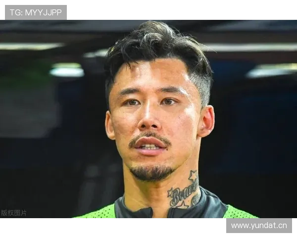 张琳芃在恒大时期表现稳健,助力球队多次夺得中超与亚冠冠军 张琳芃在恒大时期表现稳健,助力球队多次夺得中超与亚冠冠军