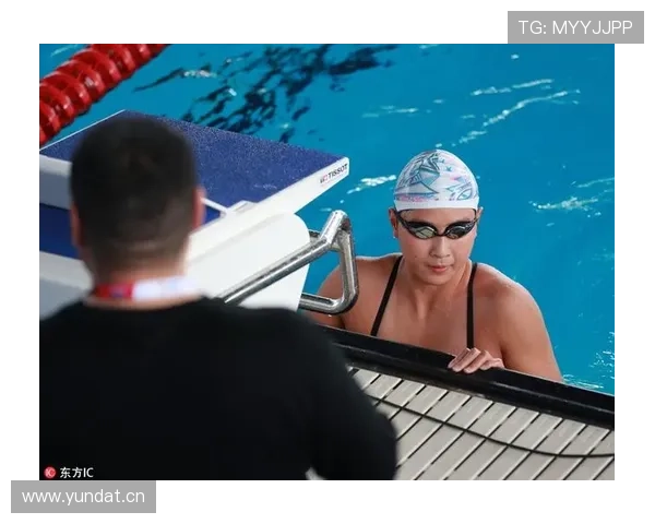 李冰洁训练完喝蛋白粉像喝奶茶，这自律谁顶得住