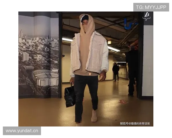 安东尼·戴维斯街拍换衣间隔比我发工资还短